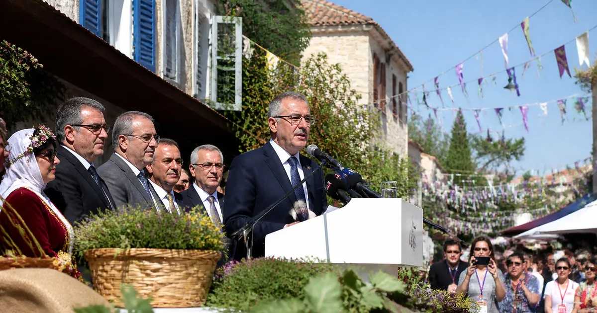 Alaçatı Ot Festivali'nde Gastronomi Şöleni: Yüzbinler Akın Etti