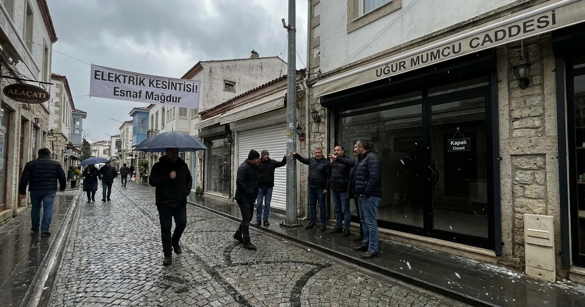Alaçatı Karanlıkta! Esnaf İsyan Etti: "Uyarmıştık!" - Haber Alaçatı