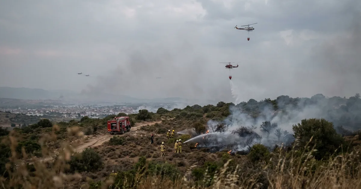 6 uçak ve 4 helikopterle Menemen'e havadan müdahale - Haber Alaçatı